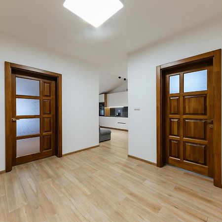Luxury Apartments Uzhorod エクステリア 写真