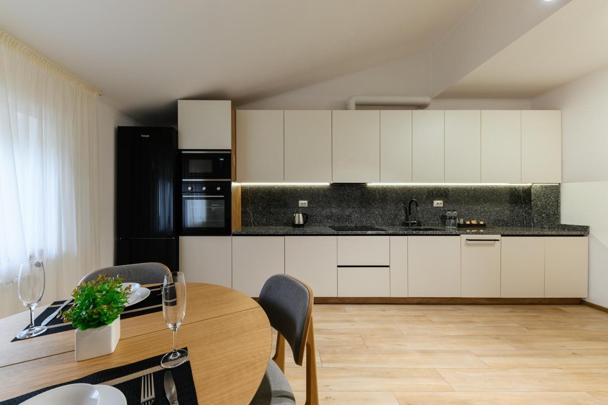 Luxury Apartments Uzhorod エクステリア 写真