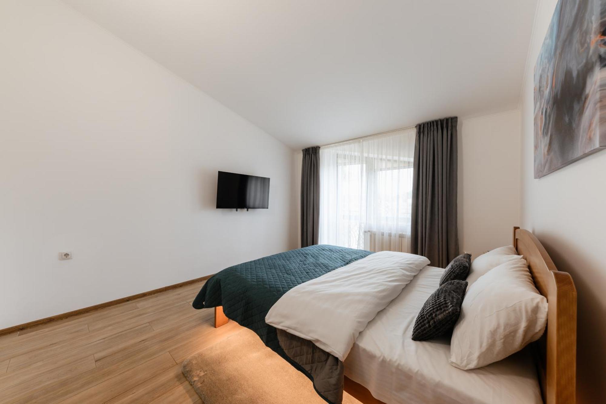 Luxury Apartments Uzhorod エクステリア 写真