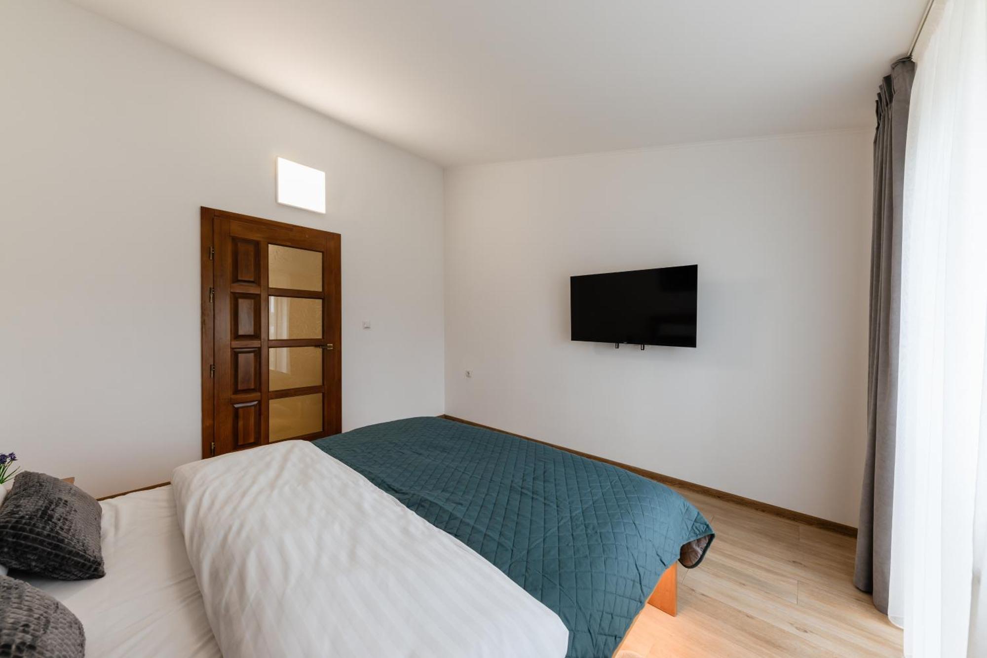 Luxury Apartments Uzhorod エクステリア 写真