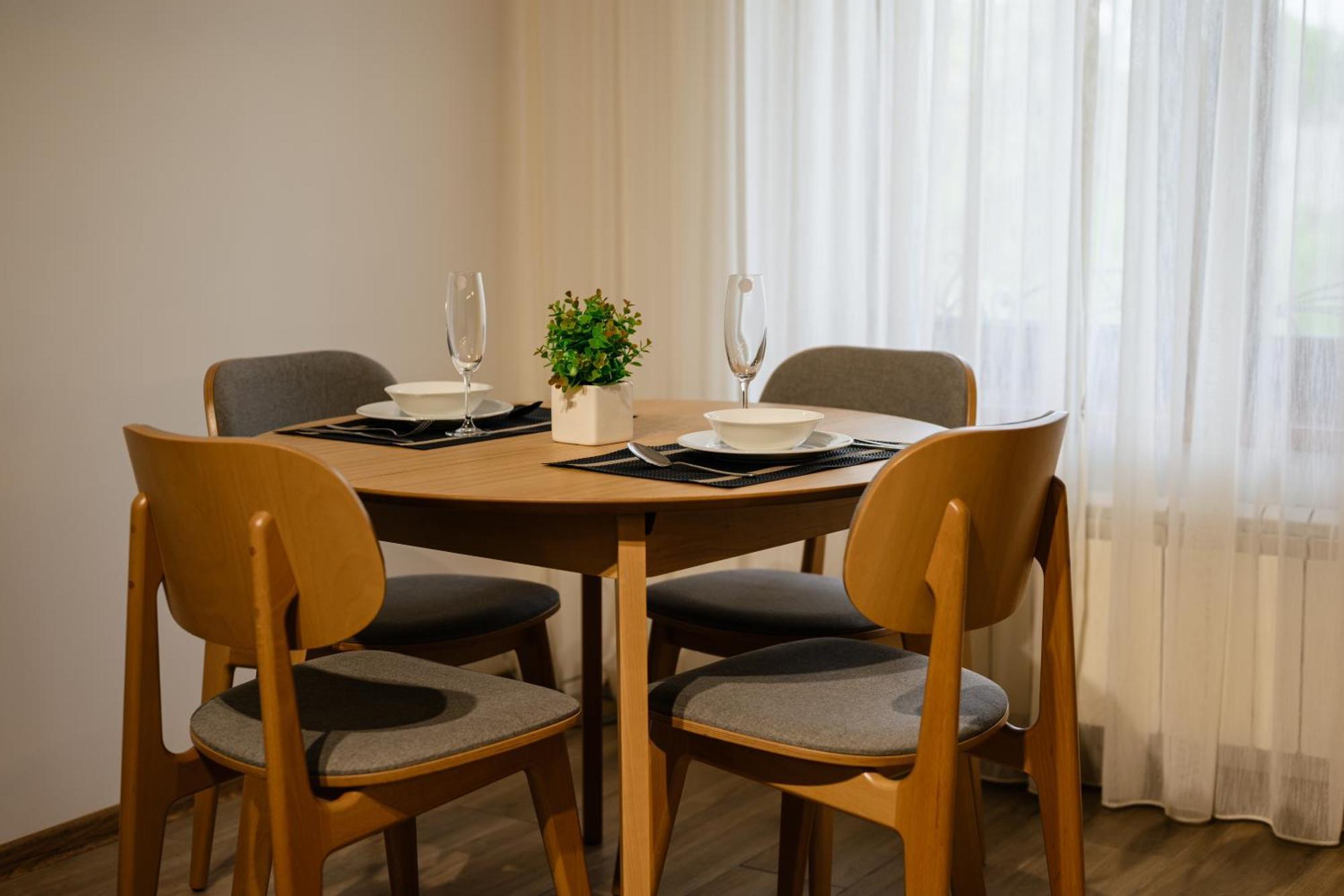 Luxury Apartments Uzhorod エクステリア 写真