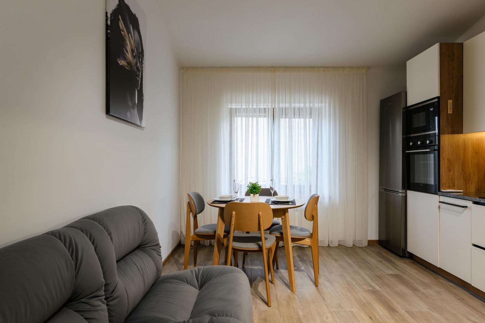 Luxury Apartments Uzhorod エクステリア 写真