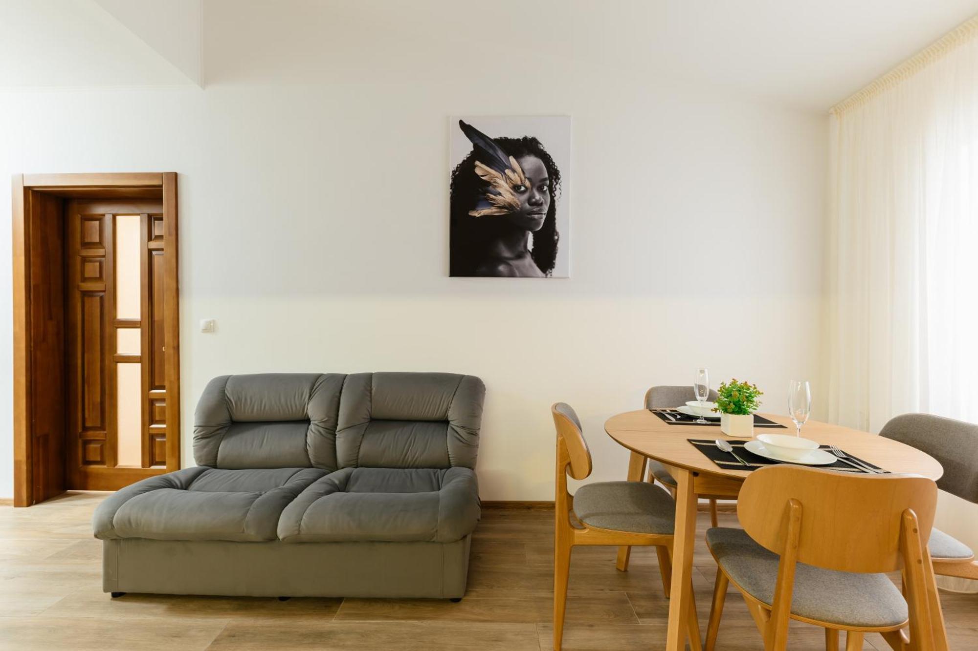 Luxury Apartments Uzhorod エクステリア 写真