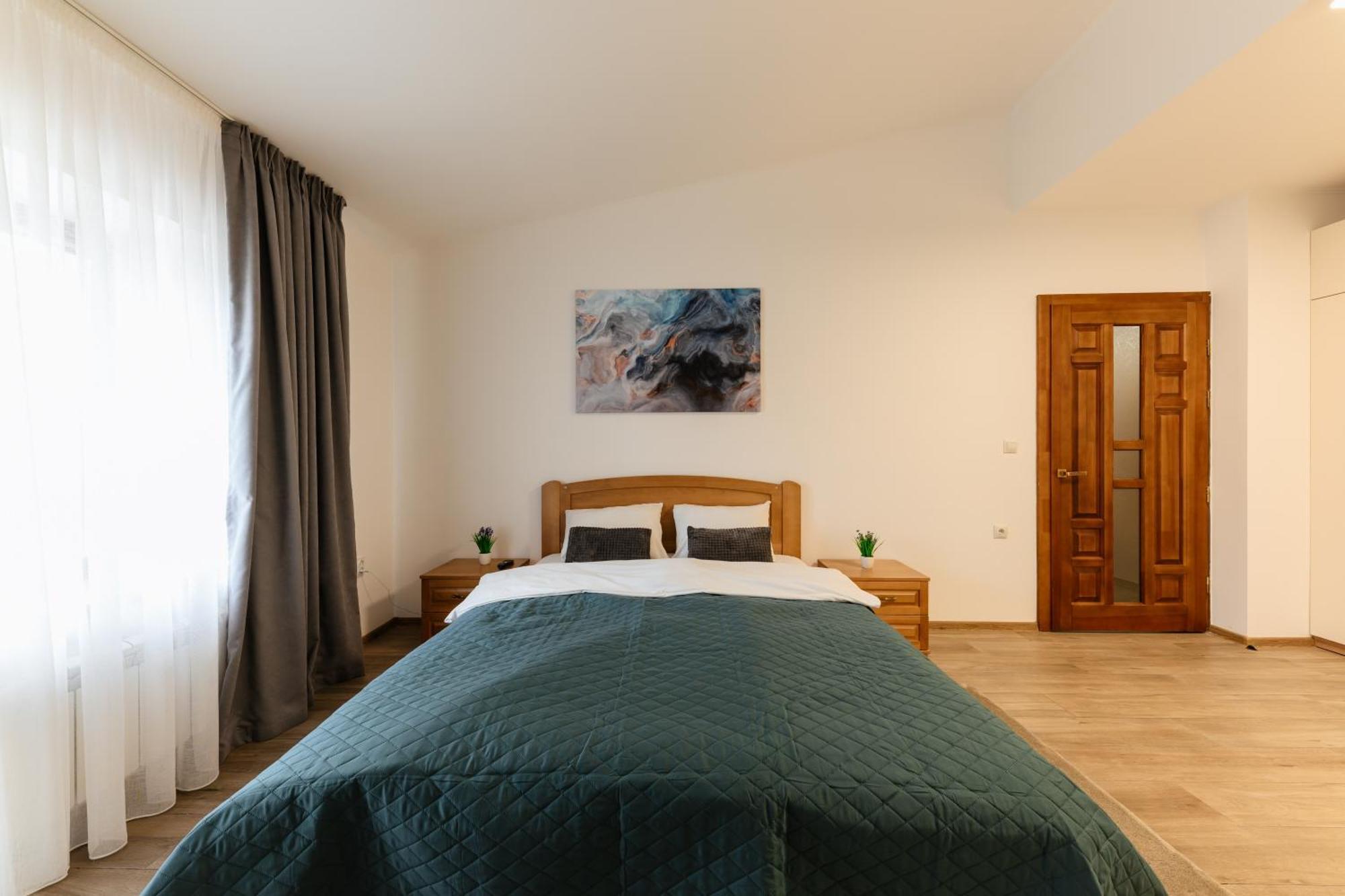 Luxury Apartments Uzhorod エクステリア 写真